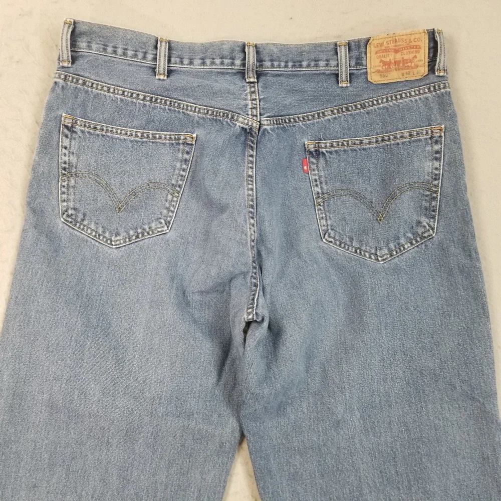 Levi's Jeans Mens 42x30 Blue 550 Relaxed Fit Tapered Leg Medium Wash Denim